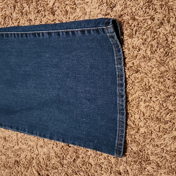 Levi's Woman 315 Shaping Bootcut Jeans - Picture 2 of 9